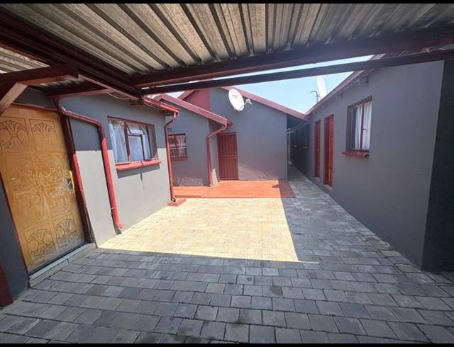 9 BEDROOM HOUSE FOR SALE IN BIRCH ACRES